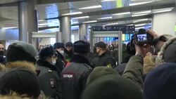 CLEAN : Moscow police in airport ahead of Kremlin critic Navalny's return News Clip