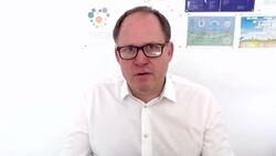 Further 1.5 million children should be given free school meals - report News Clip