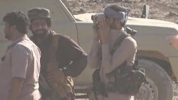 CLEAN : Pro-Yemeni government fighters fire at Huthi rebels advancing on Marib News Clip