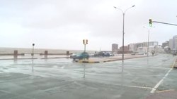 VOICED : Fuertes vientos por ciclón Yakecan golpean costas de Uruguay News Clip