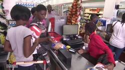 Shoppers turn to informal traders to save money in Zimbabwe News Clip