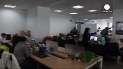 Apple backs Chinese ride-hailing service Didi Chuxing in blow to Uber News Clip