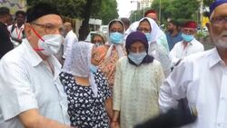 CLEAN : Mourners pay respects to former Tata chairman Cyrus Mistry at funeral in Mumbai News Clip