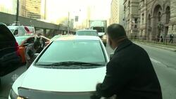 Dangerous confrontation between a taxi driver and someone he said was driving for UberX News Clip