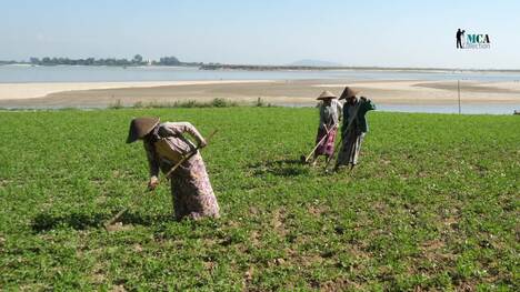 Exploring the Beauty of U Bein Bridge in  Taungthaman Lake in Myanmar