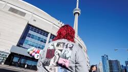 Taylor Swift kicks off 6-show run in Toronto tomorrow, ends tour in Vancouver Dec. 8 News Clip