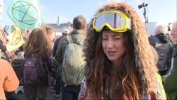 Extinction Rebellion blocks London's bridges News Clip