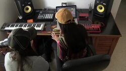 VOICED : Las pocas mujeres DJ en Cuba encuentran a su público News Clip