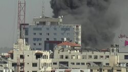 CLEAN : Israel strikes Gaza building hosting Associated Press, Al-Jazeera: AFP News Clip