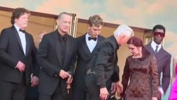 VOICED : Cannes cae rendido a los pies de "Elvis" News Clip