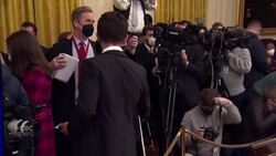 Biden caught on mic muttering insult about Fox reporter News Clip