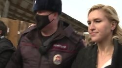 CLEAN : Alexei Navalny's doctor arrested outside penal colony News Clip