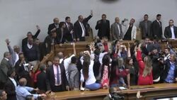 CLEAN : Rival to Venezuela's Guaido sworn-in as parliament speaker News Clip