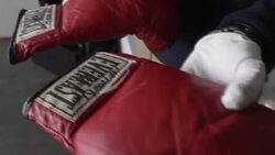 CLEAN : A Diego Maradona 1986 World Cup final jersey goes to auction News Clip