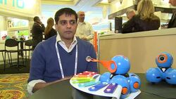 VOICED : Robots educativos en salon de Las Vegas News Clip