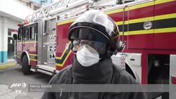 VOICED : Bomberos levantan el ánimo a ritmo de trompeta en un hospital de Quito News Clip