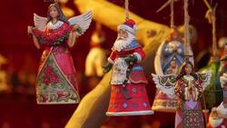 Forget Brexit - UK tourists turn up at traditional Christmas markets News Clip