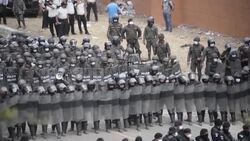 CLEAN : Guatemalan security forces break up US-bound migrant caravan (2) News Clip
