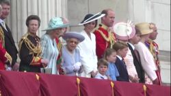 CLEAN : Royal family watch fly-past from Buckingham Palace balcony News Clip