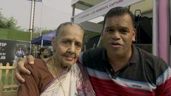 Pets struff their stuff on Mumbai catwalk Instructional Video