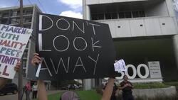Texas protesters demand migrant centers be closed Instructional Video