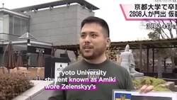 Solidarity with Ukraine: Japanese student graduates dressed as Zelenskyy News Clip