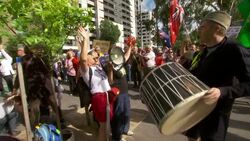 Protesters outside Novak Djokovic's quarantine hotel in Melbourne News Clip