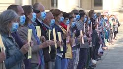 CLEAN : Paris tourist guides demonstrate outside the Louvre to highlight their income loss due to lack of visitors News Clip