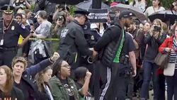 ANTI–Brett Kavanaugh – Multiple arrested for civil disobedience on day of Kavanaugh/Ford hearing Stock Footage