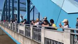 Clean up ops near Tama River after typhoon passes Instructional Video