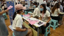 CLEAN : China's young jobseekers struggle despite economic recovery News Clip