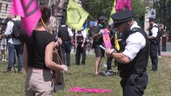 CLEAN : Police disperse protesters at Extinction Rebellion demonstration in London News Clip