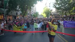 VOICED : Miles de mujeres se manifiestan contra "la cultura de la violación" en Uruguay News Clip