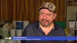 VOICED  : EEUU refuerza valla fronteriza con México ante desesperación de migrantes varados News Clip