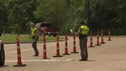 CLEAN : Texas police check cars at border with Louisiana amid COVID-19 travel restrictions News Clip