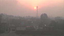 CLEAN : 'Alarm bells ringing': Pakistan's Lahore smothered by thick smog News Clip