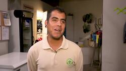 Santa goes underwater in Mexico zoo Instructional Video