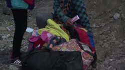 El tortuoso viaje a pie de madre e hija de Venezuela a Perú  Instructional Video