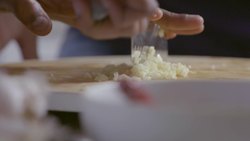 Short Cuts To Glory - Recipes - Paella Instructional Video