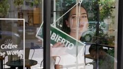 Young woman running a Spanish small business Stock Footage