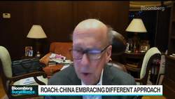 Yale's Roach Sees Fed 'Desperately Behind the Curve' News Clip