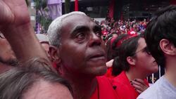Lula addresses crowd, supporters react Instructional Video