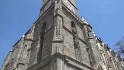 Footage of gothic architecture, The Black Church in Brasov, Romania, corner view tilt Stock Footage
