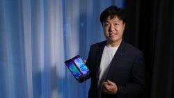 ++STRICT EMBARGO 22:00 GMT++LG Launches dual screen function for flagship phone  News Clip