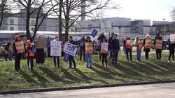 Junior doctors continue strike in Derby News Clip