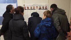 CLEAN : FILE: Russian prosecutors seek to label Navalny groups as 'extremist' News Clip
