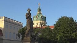 A statue in Charlottenburg palace Stock Footage