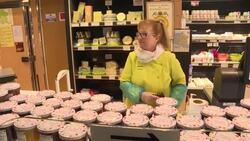 CLEAN : Coronavirus: Versailles shopkeepers open Facebook page to survive confinement News Clip