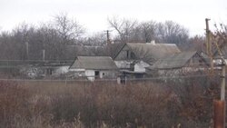 CLEAN : Ukraine foes start troop withdrawal in war-torn east News Clip