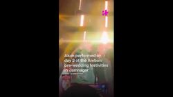 Salman Khan, SRK, Suhana Khan Seen Vibing To Chammak Challo With Akon On Stage News Clip